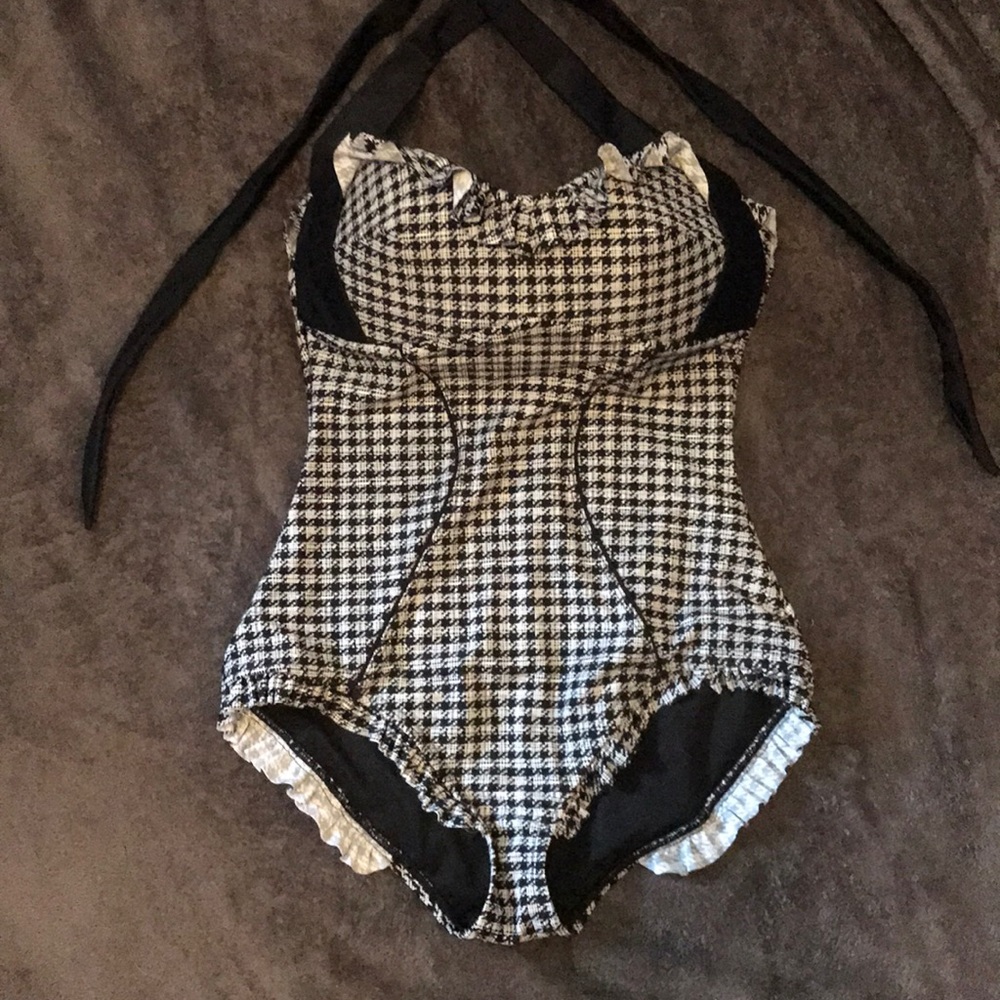 Unique Vintage Swim! Size small. Never worn.